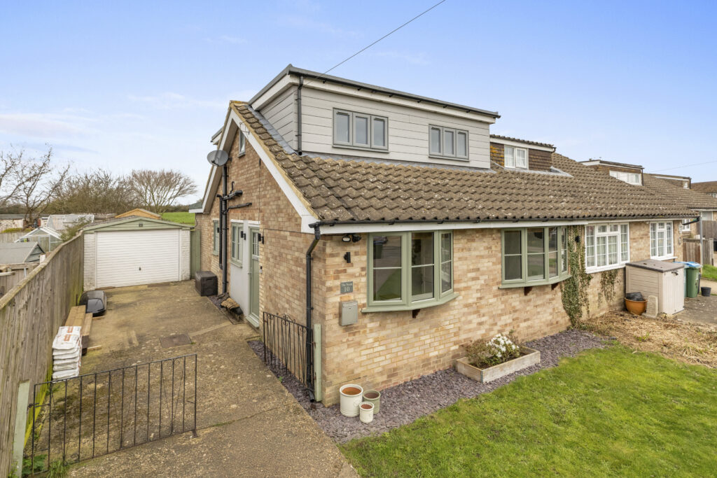 Sun Crescent, Oakley, HP18