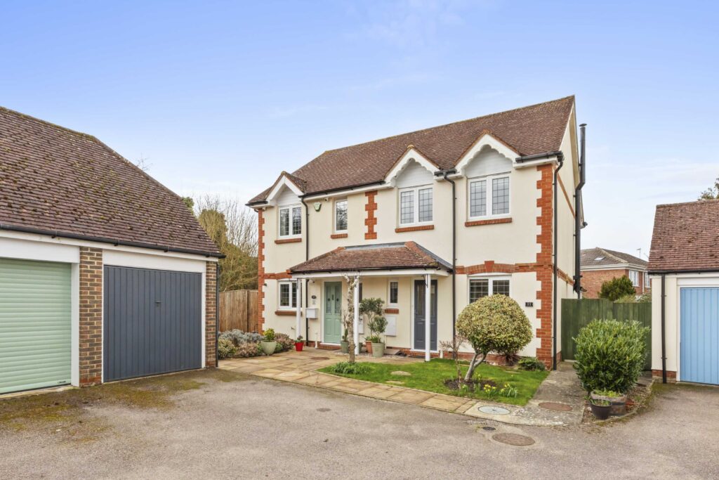 Ivy Close, Longwick, HP27