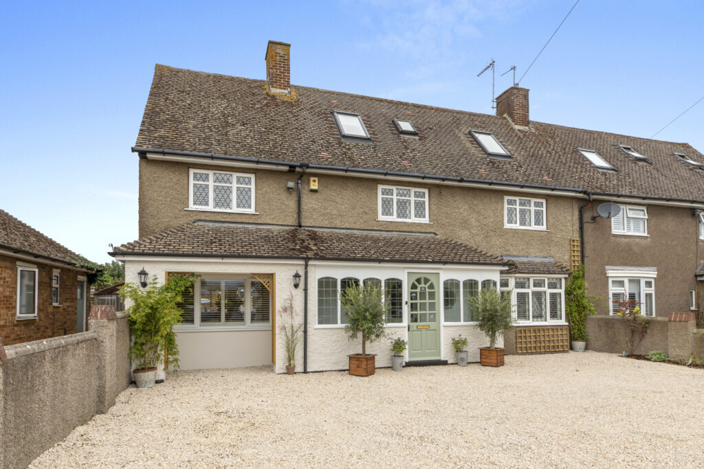 Roberts Road, Haddenham, HP17