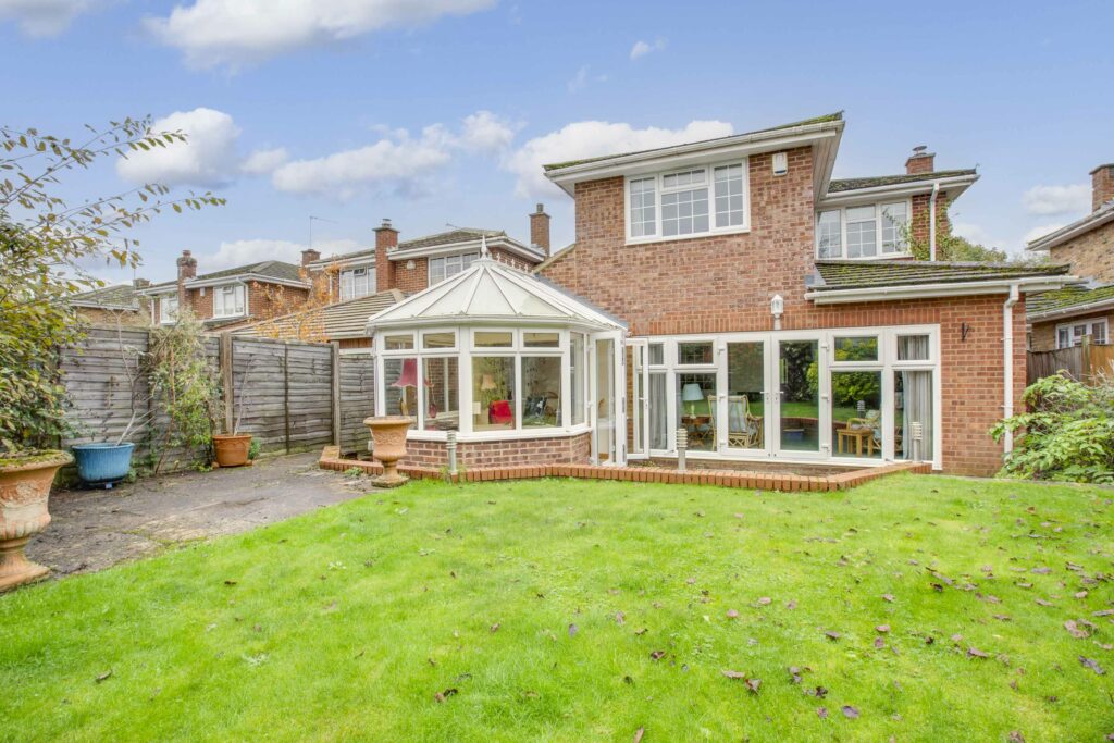 The Rosary, Holmer Green, HP15