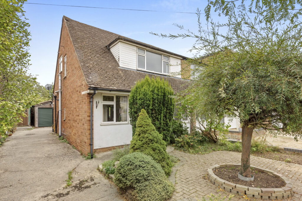 Cotmore Gardens, Thame, OX9