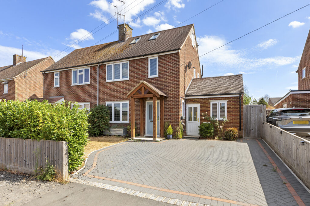 Queens Close, Thame, OX9