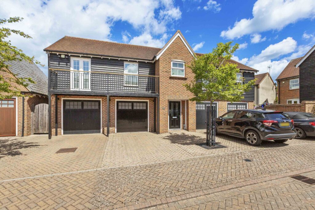 St. Dunstans Close, Monks Risborough, HP27