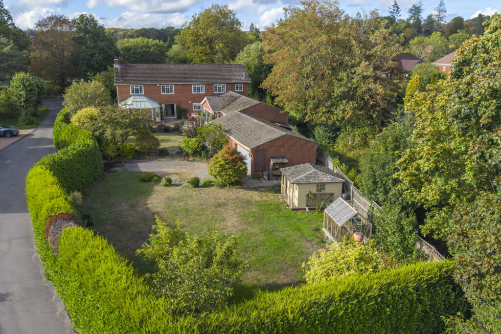 HOUSE AND BUILDING PLOT WITH PLANNING PERMISSION
