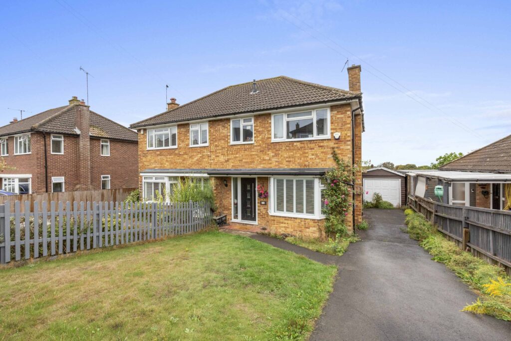 Salisbury Close, Princes Risborough, HP27