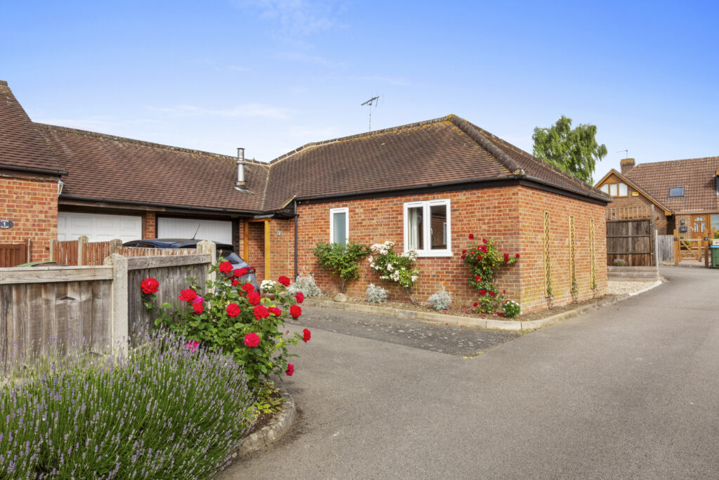 Evans Close, Chearsley, HP18