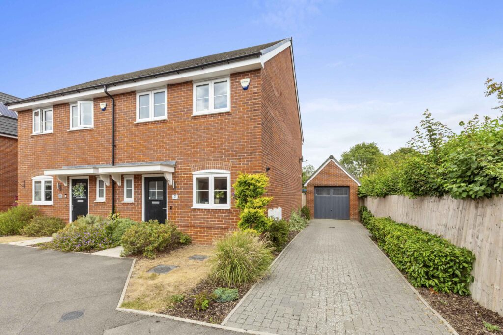 Wickfields, Longwick, HP27