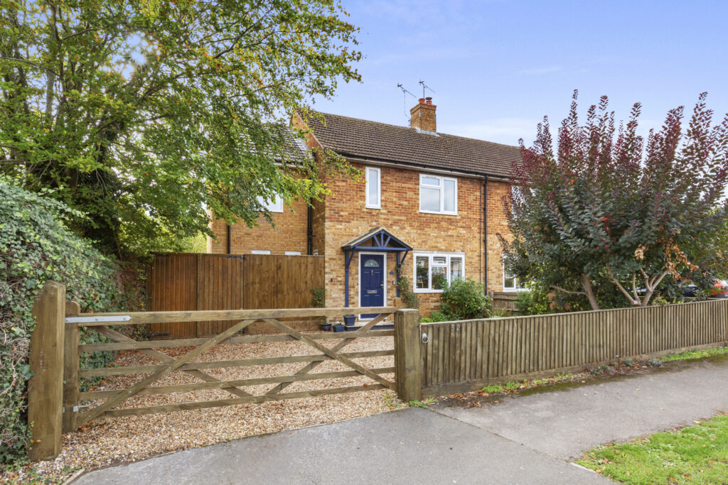 Coltman Avenue, Long Crendon, HP18
