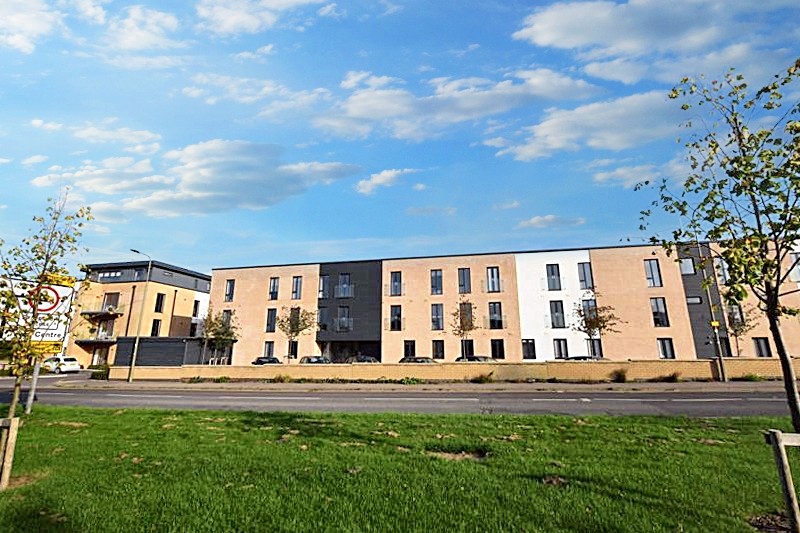 Angus Court, Thame, OX9