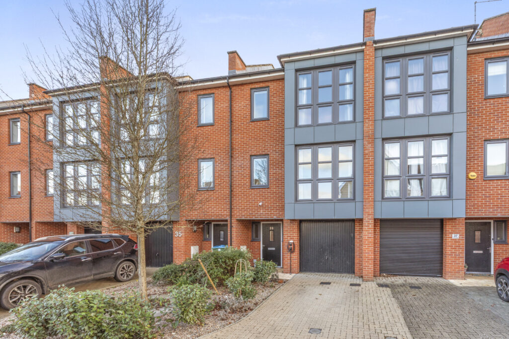 Provis Wharf, Broughton, Buckinghamshire