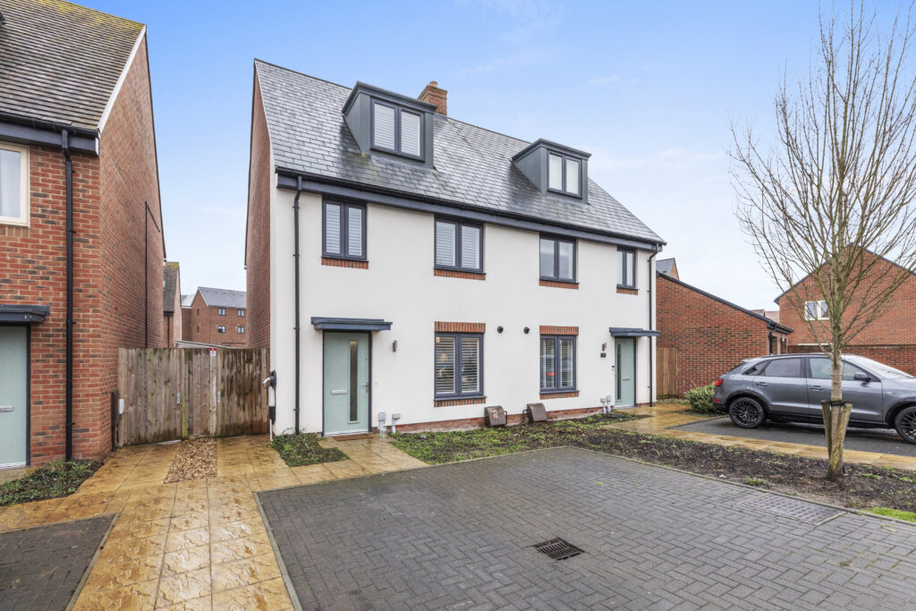 Kempster Way, Weston Turville, HP22