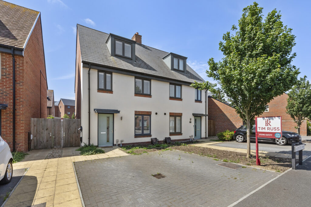 Kempster Way, Weston Turville, HP22