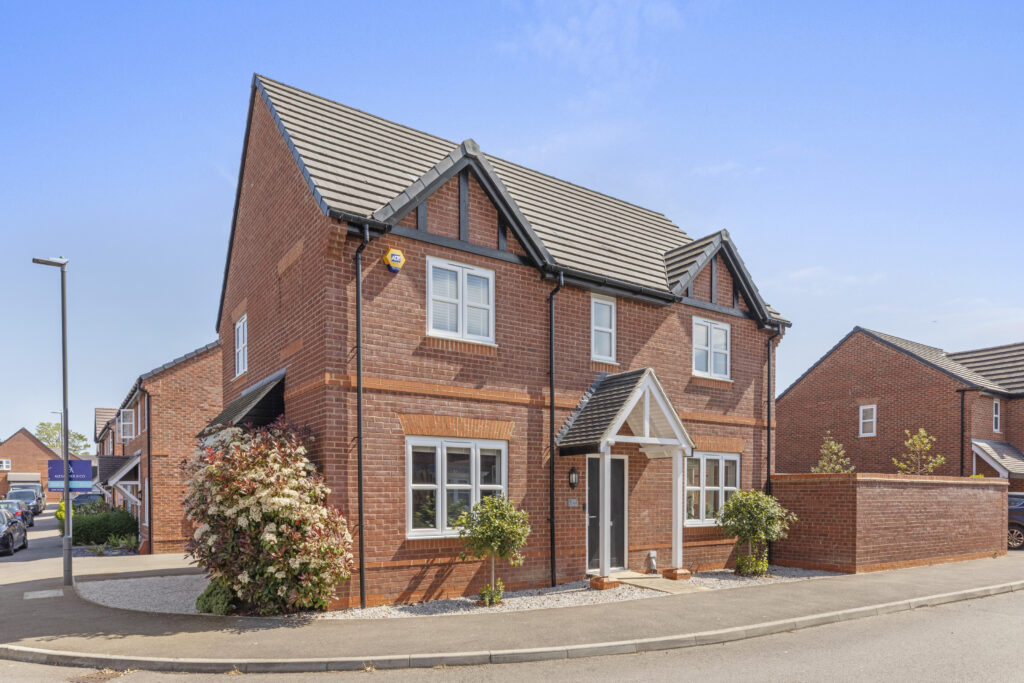 Lennon Way, Aylesbury, HP21