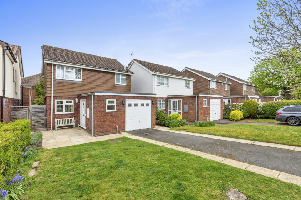 Cavendish Close, Wendover, HP22