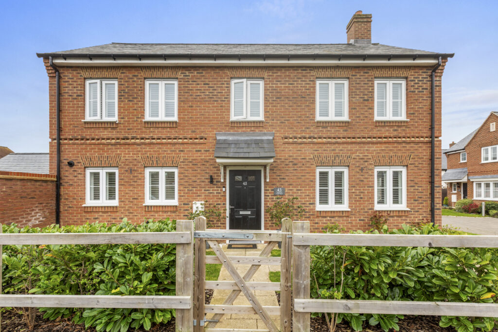 Waring Crescent, Aston Clinton, HP22