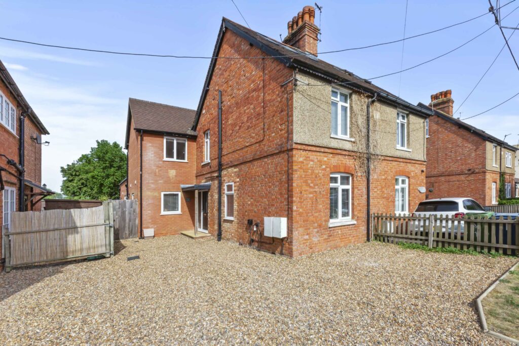 Thame Road, Longwick, HP27