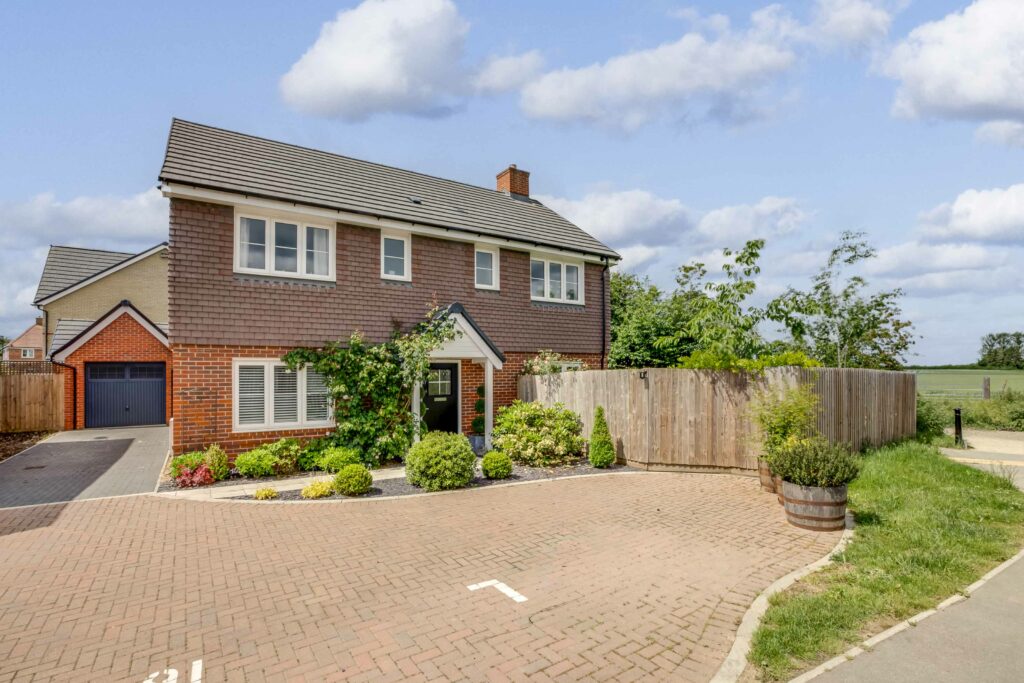 Wickfields, Longwick, HP27