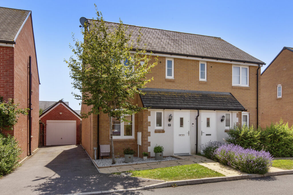 Robin Gibb Road, Thame, OX9