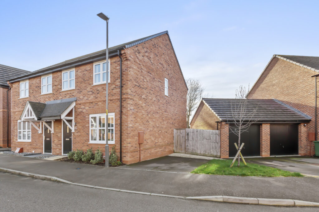 Lennon Way, Aylesbury, HP21