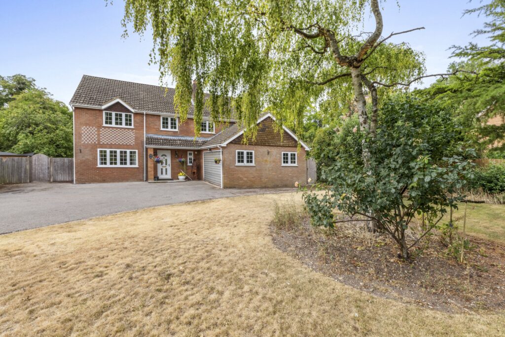 St. Michaels Close, Halton, HP22
