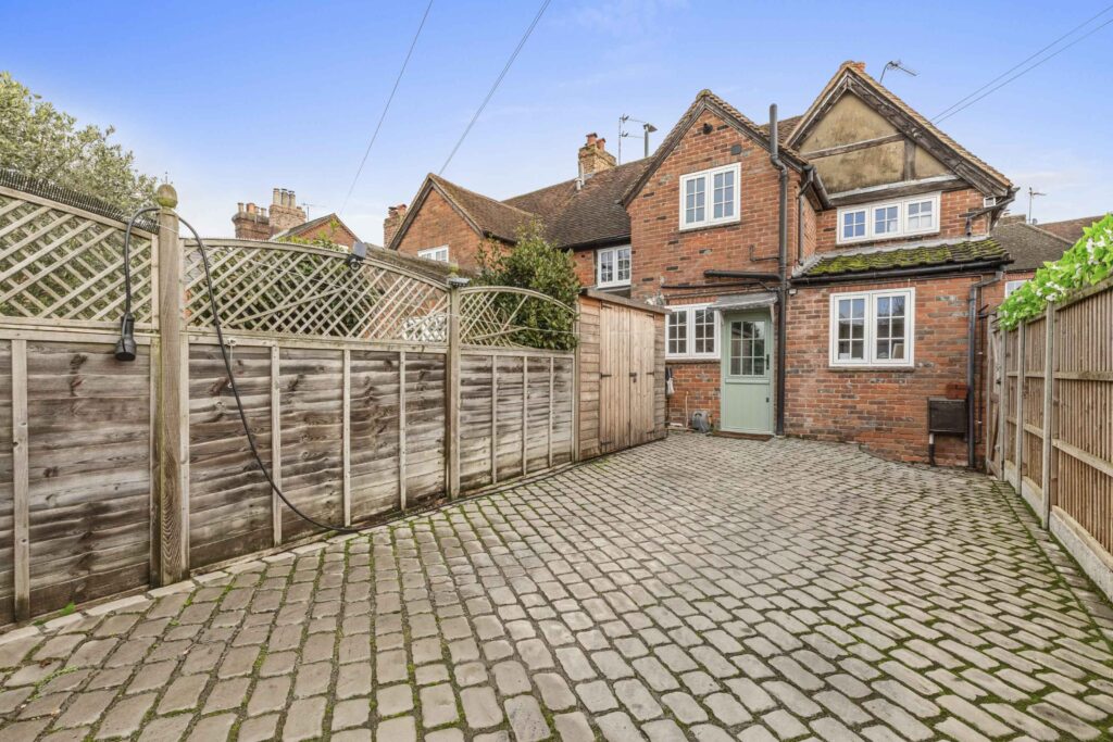 Aylesbury End, Beaconsfield, HP9