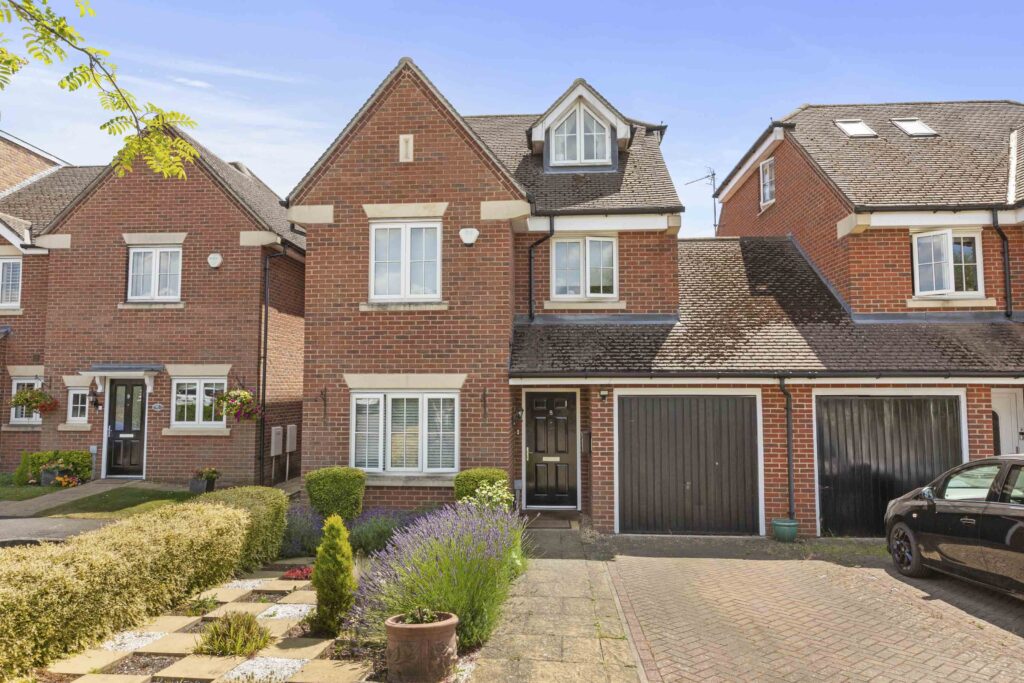 Gardener Walk, Holmer Green, HP15