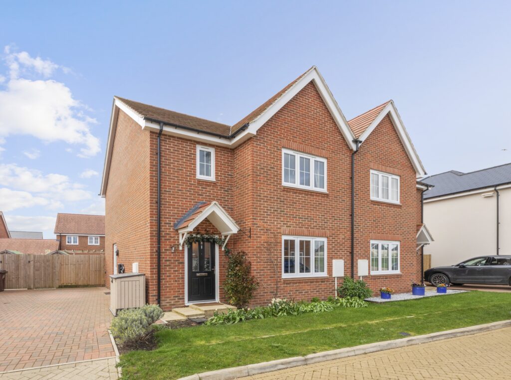 HEDGEHOG WAY HADDENHAM BUCKINGHAMSHIRE