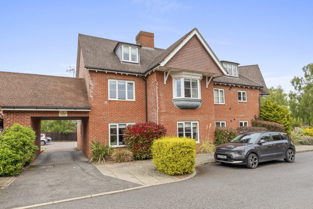 Mcindoe Drive, Wendover, HP22