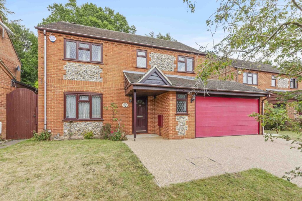 Burrows Close, Penn, HP10