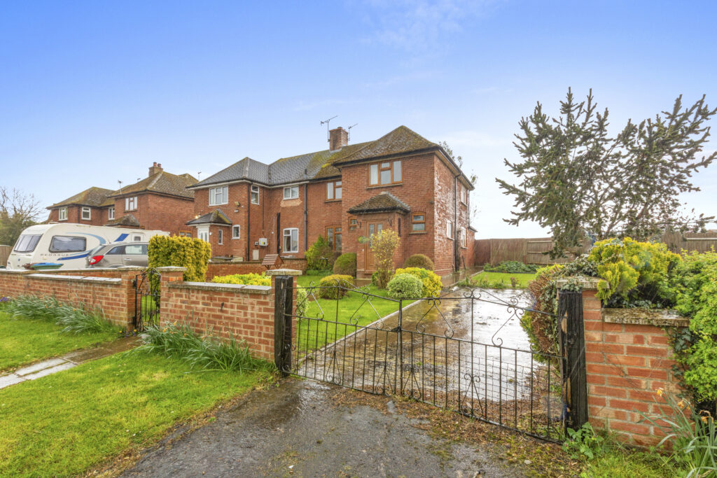 Home Close Edge, Shabbington, HP18