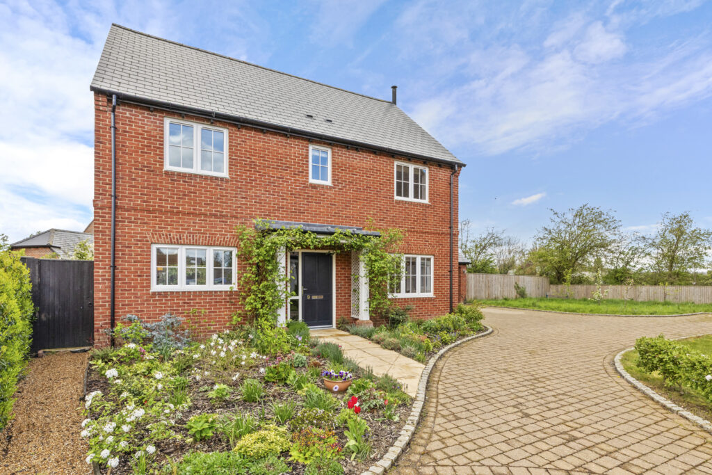 RUSHINGTON CLOSE BISHOPSTONE BUCKINGHAMSHIRE HP17 8YF