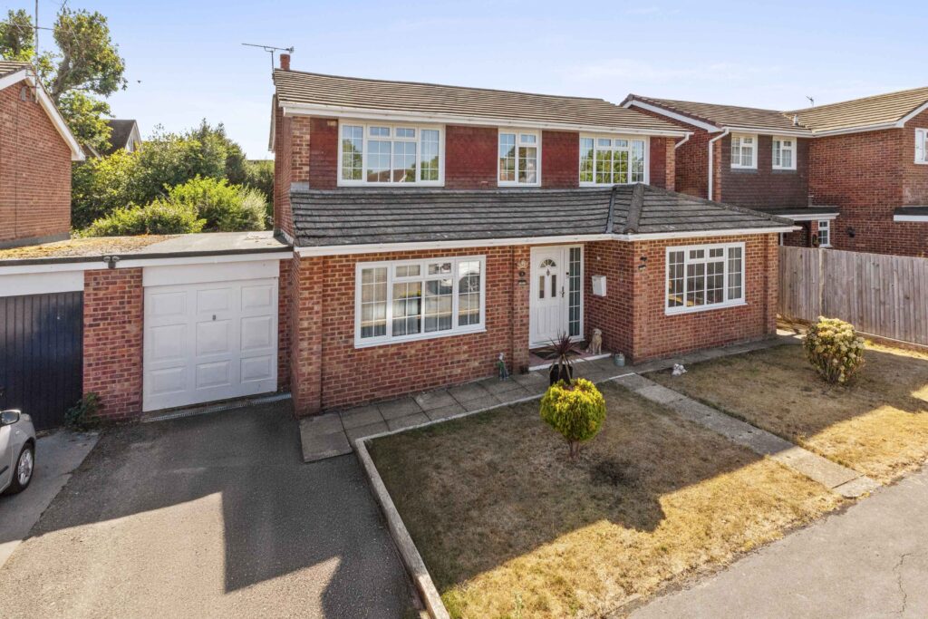 Tuckers Drive, Holmer Green, HP15