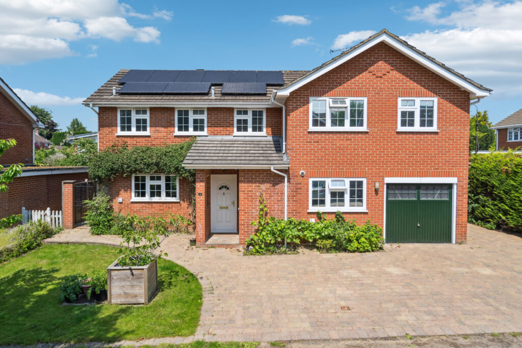 Manor Farm Way, Seer Green, HP9