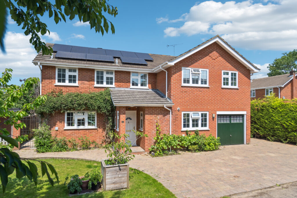 Manor Farm Way, Seer Green, HP9