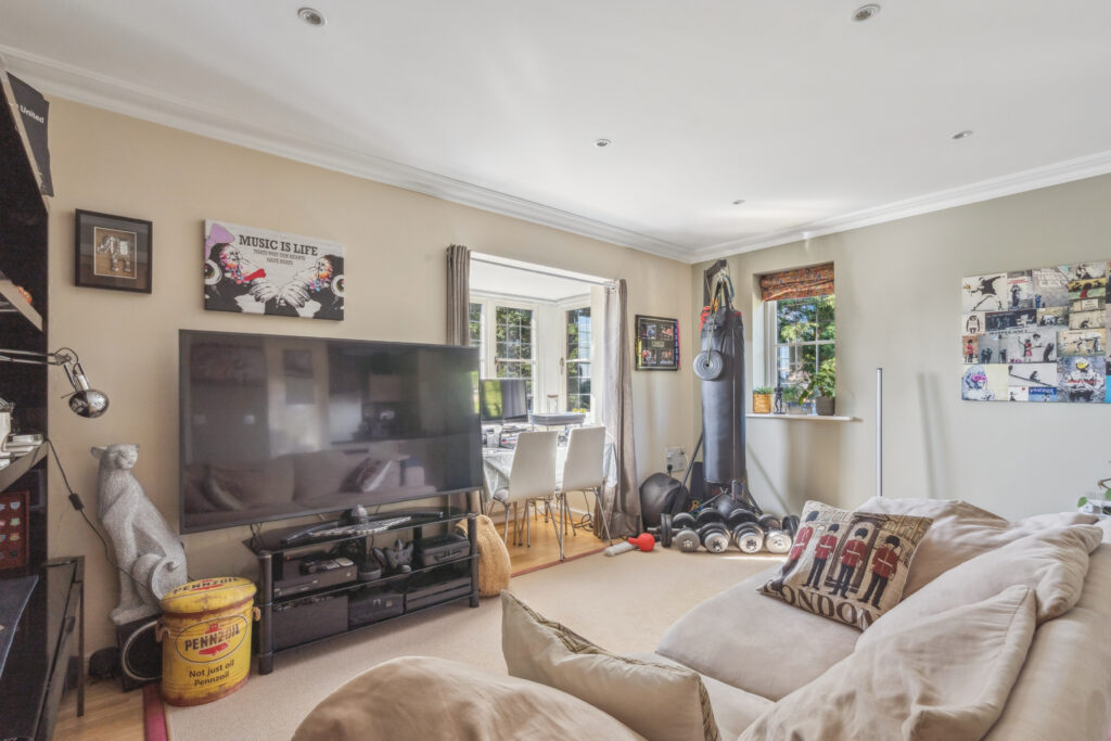 Park Grove, Knotty Green, HP9