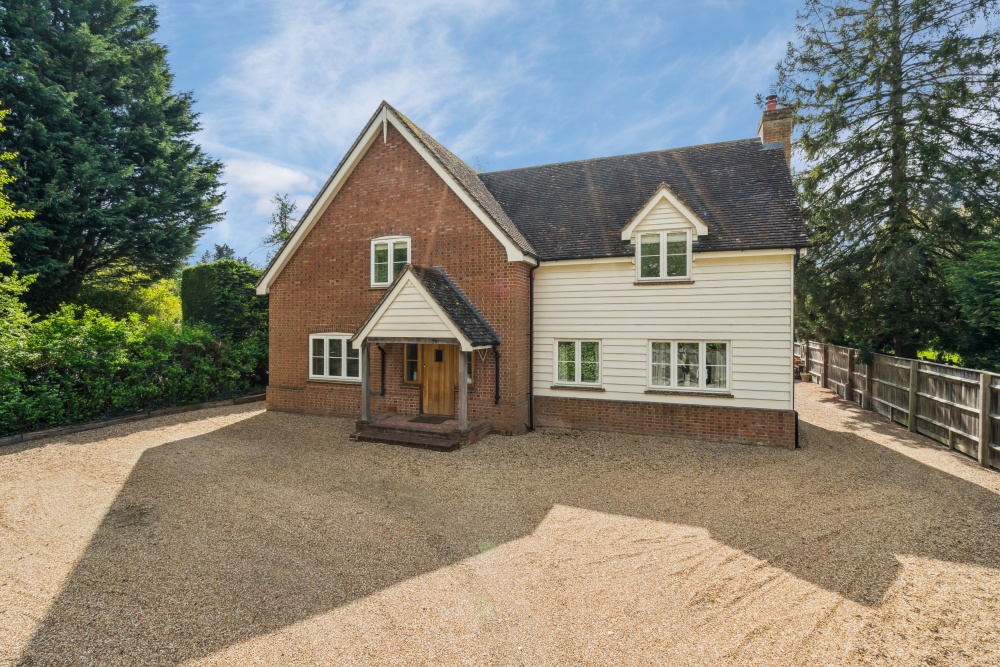 Lower Road, Stoke Mandeville, HP22