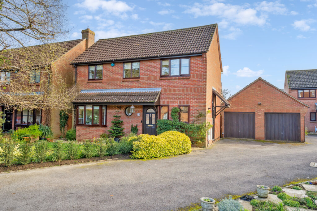 Hunt Road, Thame, OX9