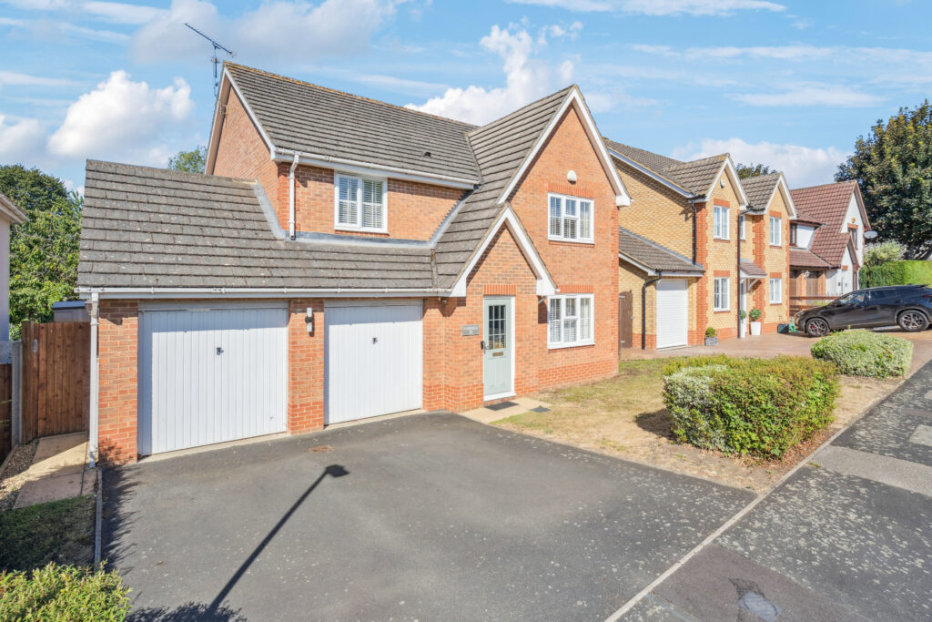 St. Johns Drive, Stone, HP17