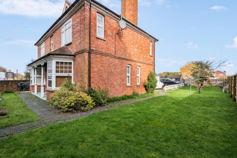 Thame Road, Longwick, HP27