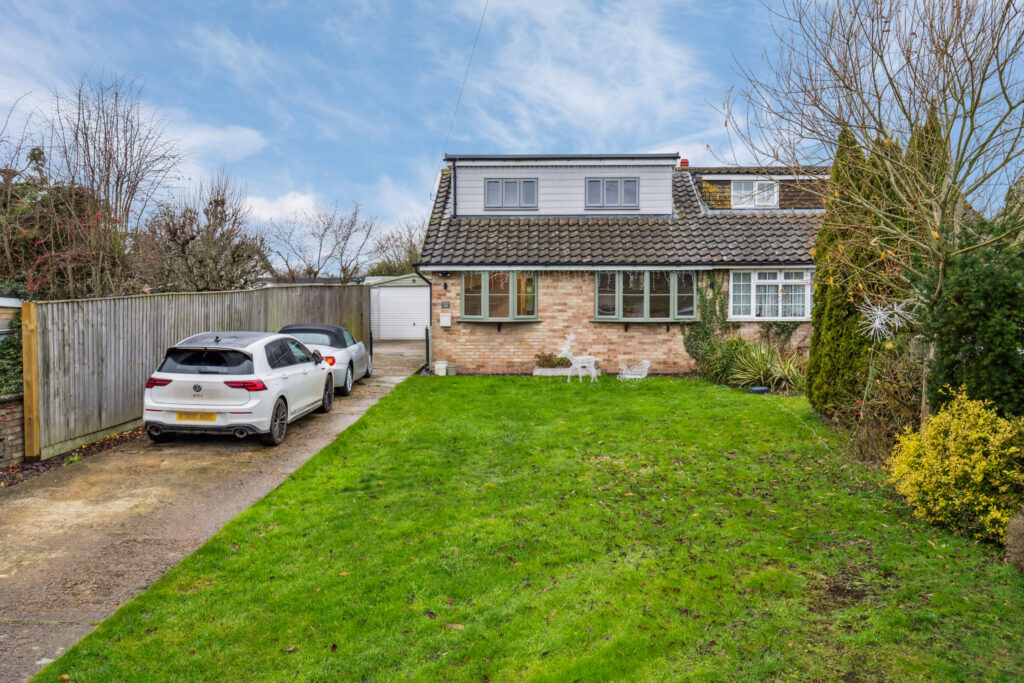 Sun Crescent, Oakley, HP18