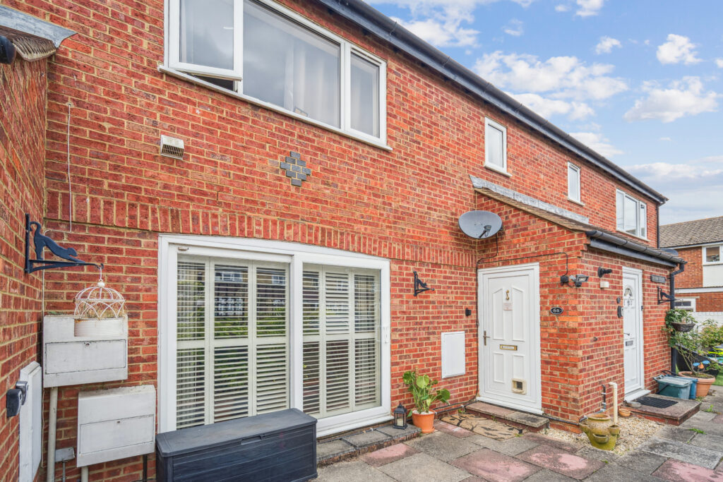 Essex Road, Thame, OX9