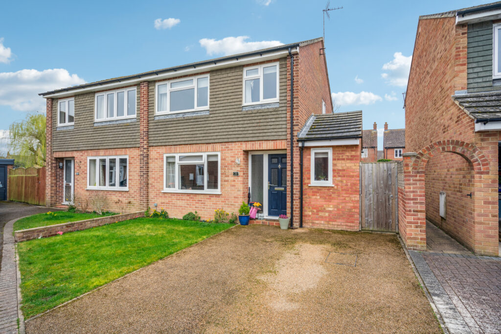 Holliers Close, Thame, OX9