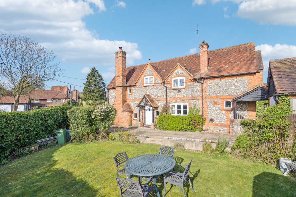 Chapel Hill, Speen, HP27