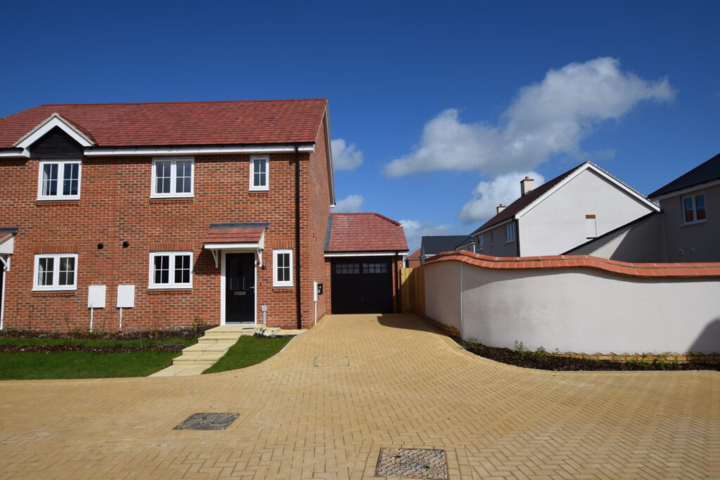 Paine Close, Haddenham, HP17
