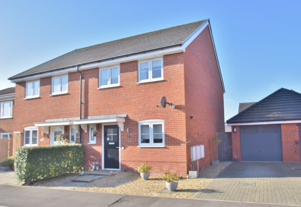 Wickfields, Longwick, HP27