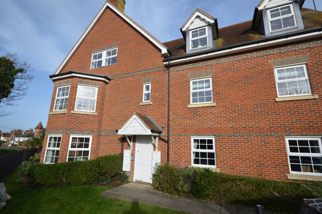 Phoenix Court, Thame, OX9