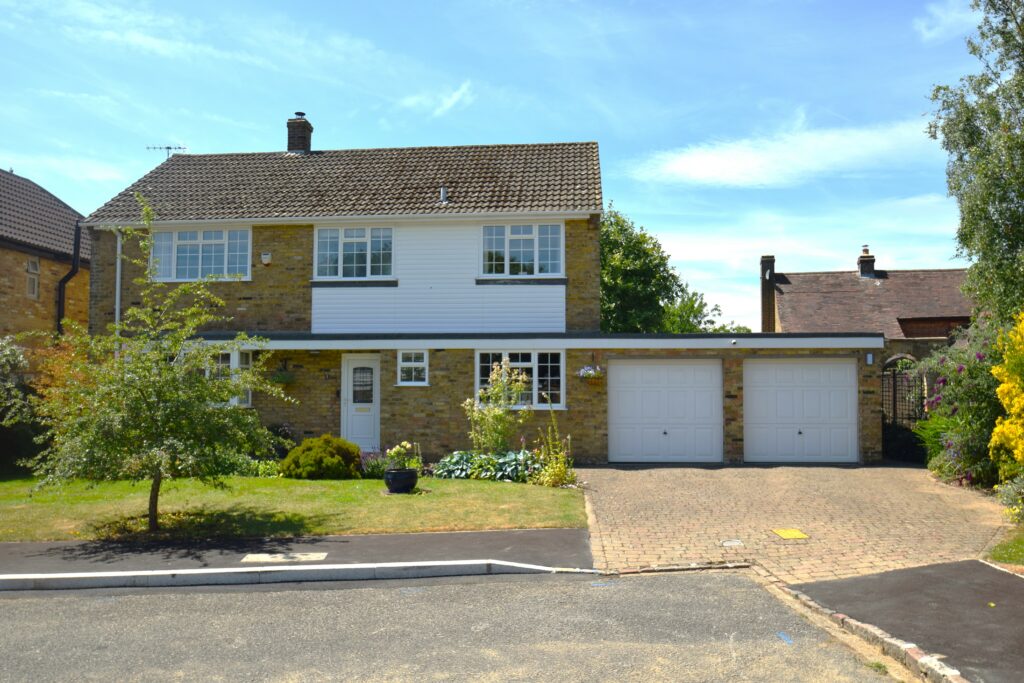 St. Peters Close, Speen, HP27