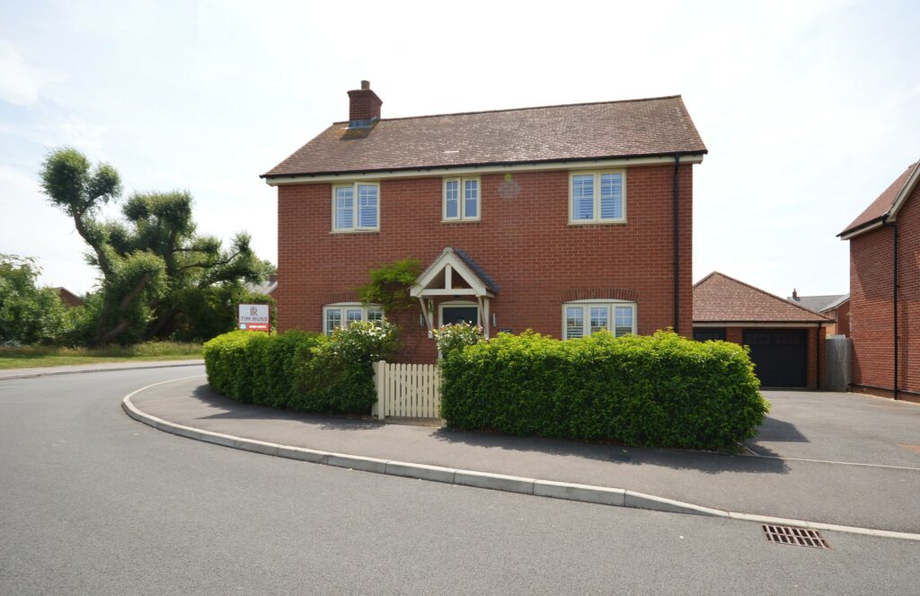 Brandon Close, Aston Clinton, HP22