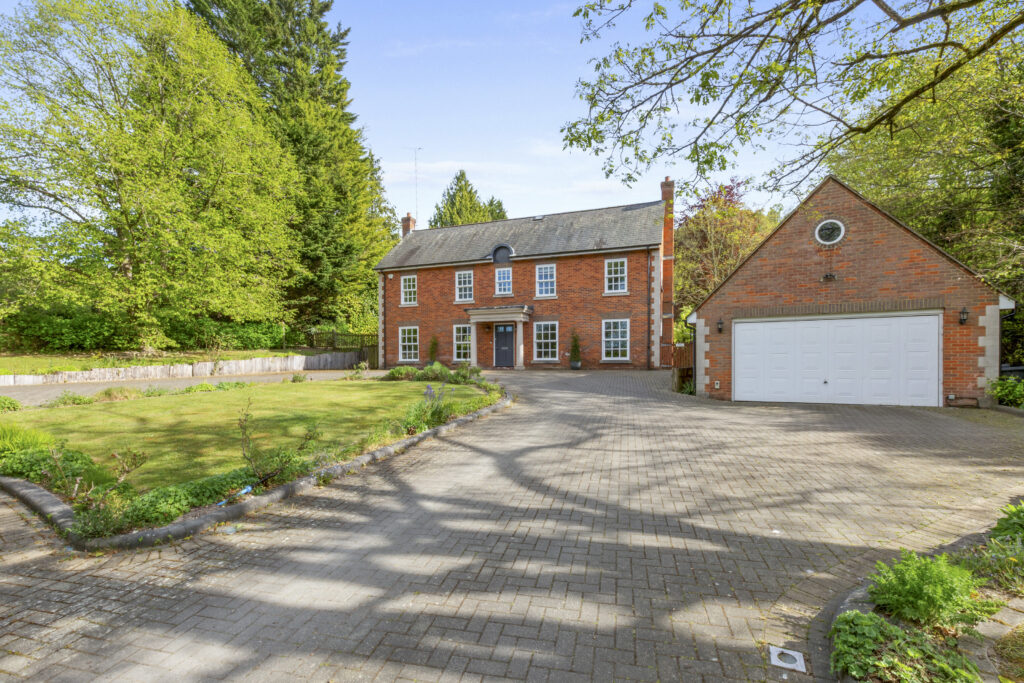 Ellesborough Road, Wendover, HP22