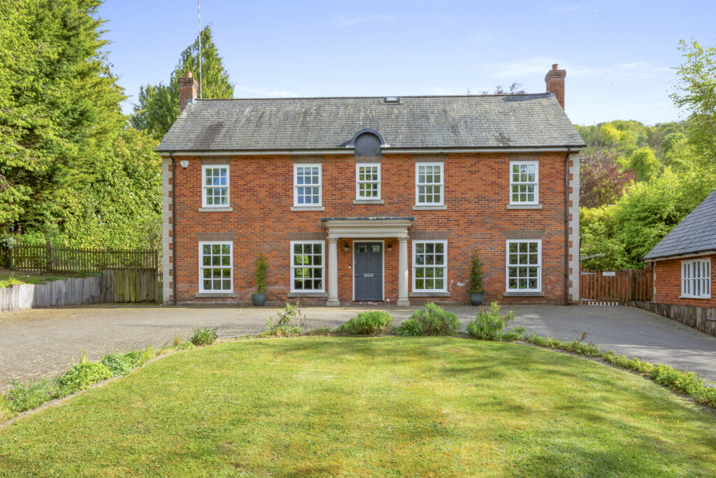 Ellesborough Road, Wendover, HP22